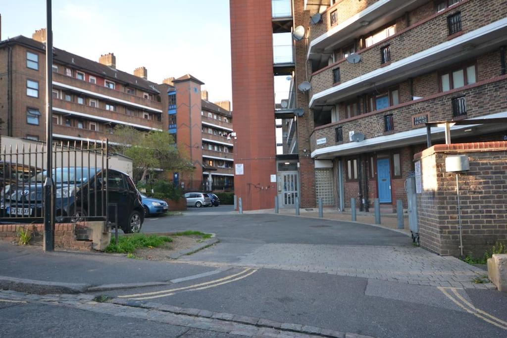 Lovely 4 Bedroom Apartment Close To The City Walking Distance From The Rivere View London Luaran gambar