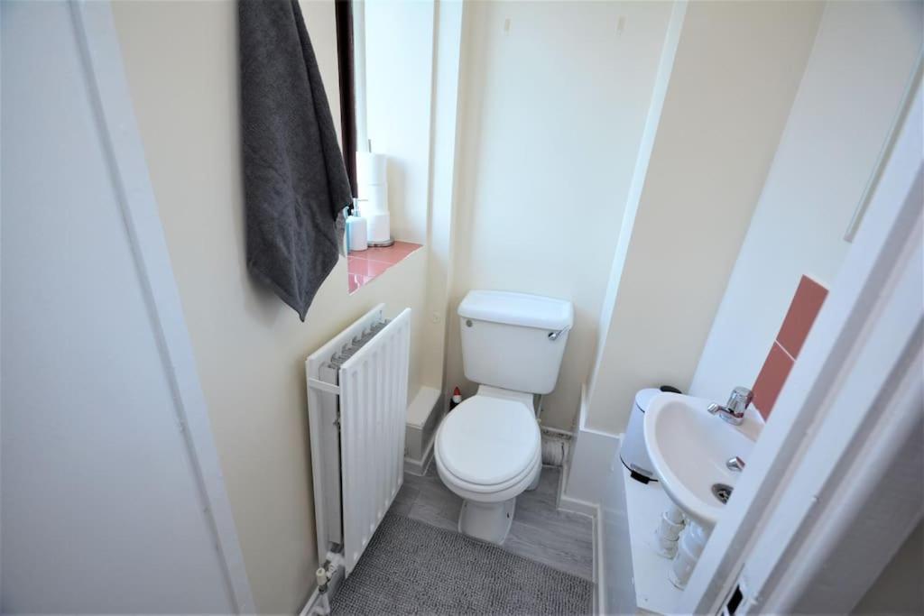 Lovely 4 Bedroom Apartment Close To The City Walking Distance From The Rivere View London Luaran gambar