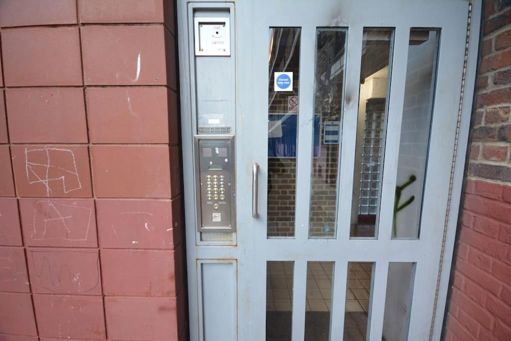 Lovely 4 Bedroom Apartment Close To The City Walking Distance From The Rivere View London Luaran gambar