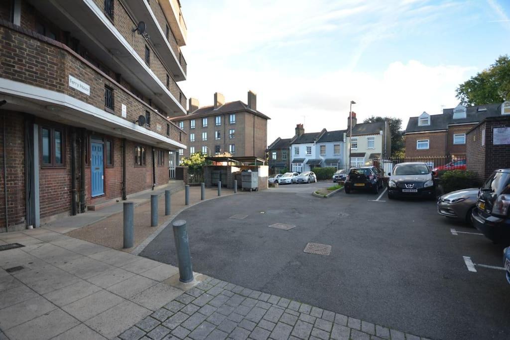 Lovely 4 Bedroom Apartment Close To The City Walking Distance From The Rivere View London Luaran gambar