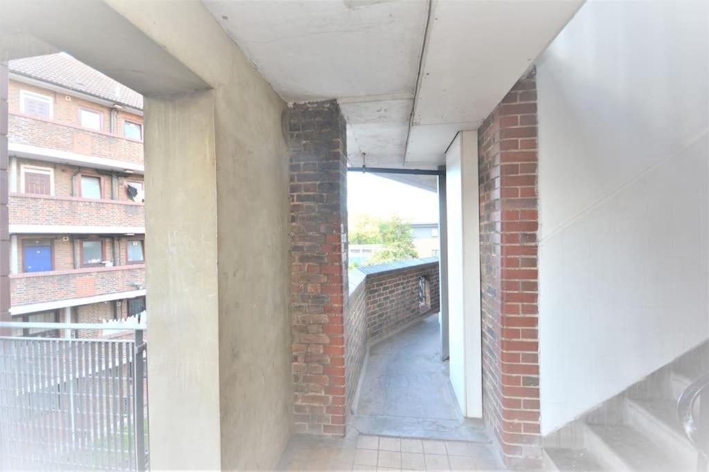 Lovely 4 Bedroom Apartment Close To The City Walking Distance From The Rivere View London Luaran gambar