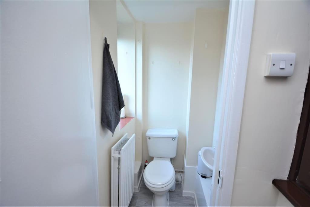 Lovely 4 Bedroom Apartment Close To The City Walking Distance From The Rivere View London Luaran gambar