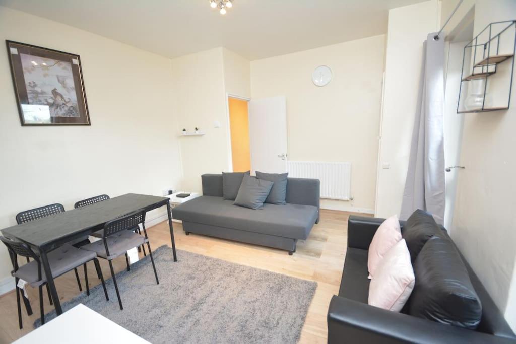 Lovely 4 Bedroom Apartment Close To The City Walking Distance From The Rivere View London Luaran gambar