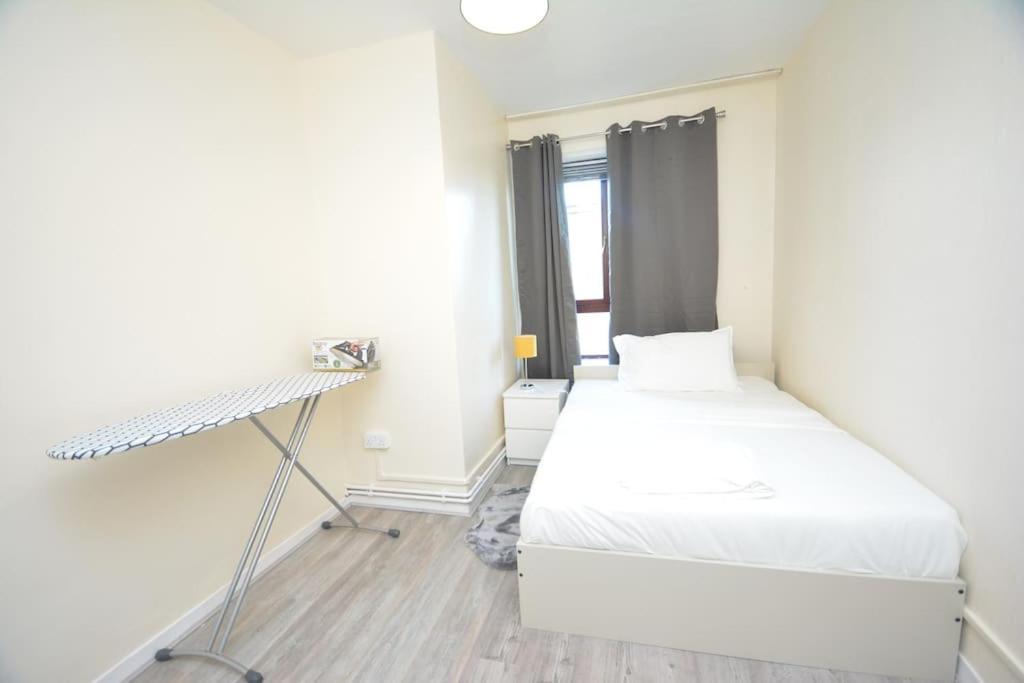 Lovely 4 Bedroom Apartment Close To The City Walking Distance From The Rivere View London Luaran gambar