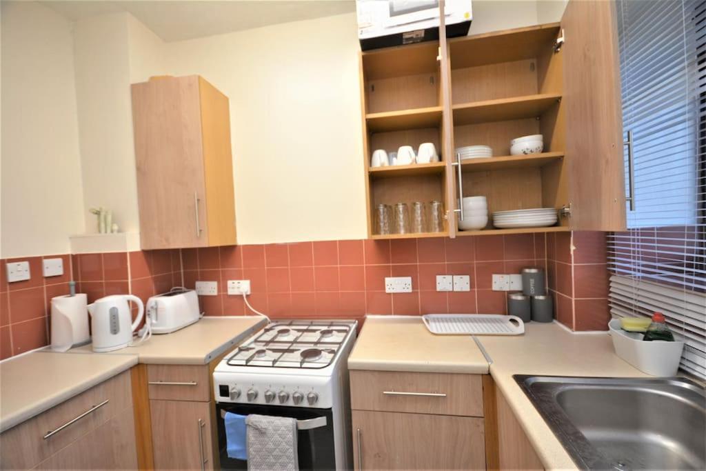 Lovely 4 Bedroom Apartment Close To The City Walking Distance From The Rivere View London Luaran gambar
