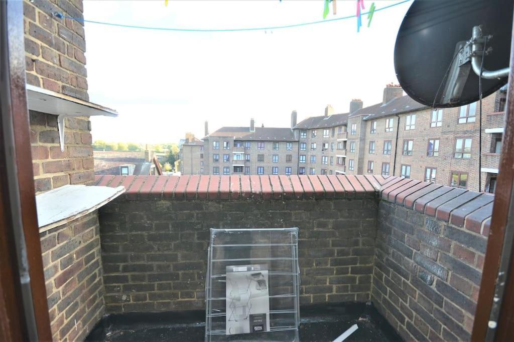 Lovely 4 Bedroom Apartment Close To The City Walking Distance From The Rivere View London Luaran gambar