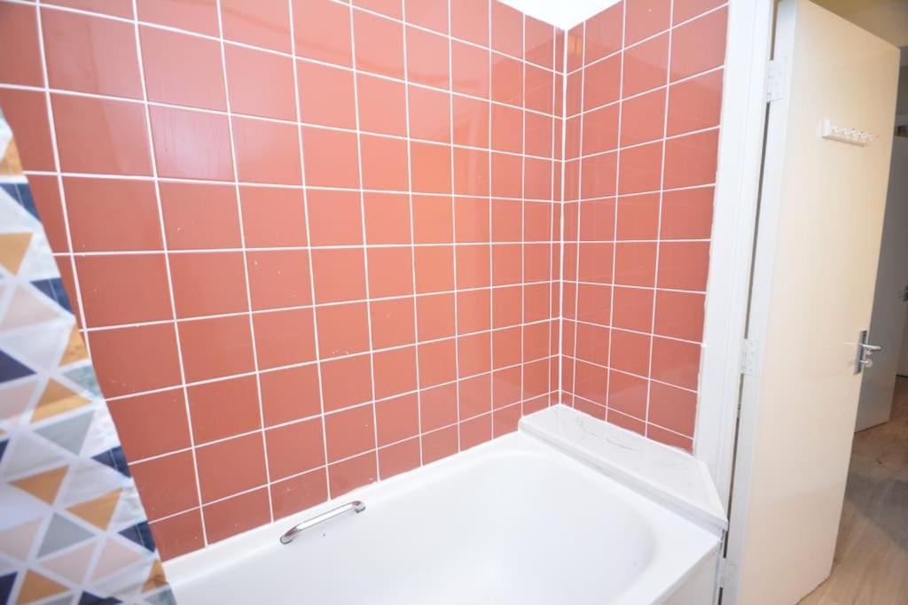 Lovely 4 Bedroom Apartment Close To The City Walking Distance From The Rivere View London Luaran gambar