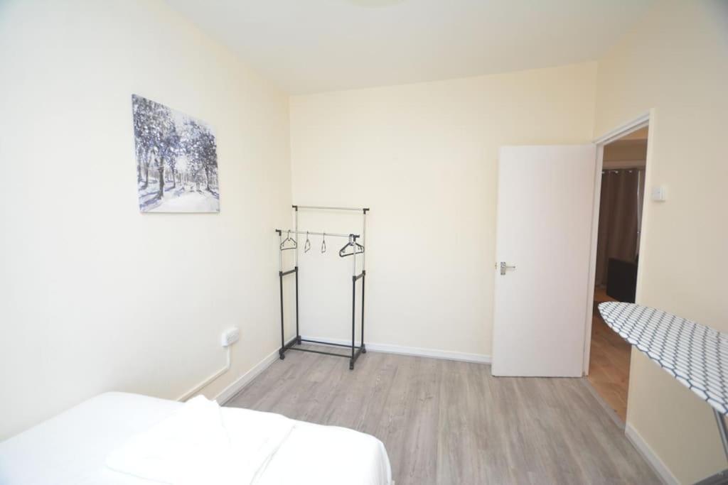Lovely 4 Bedroom Apartment Close To The City Walking Distance From The Rivere View London Luaran gambar